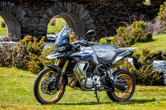 Renting Voge 900 DSX