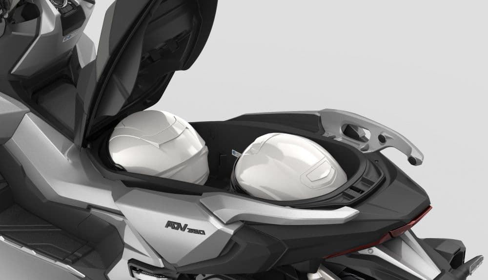 Renting de Honda ADV 350: La Scooter Todoterreno para tu Movilidad Diaria